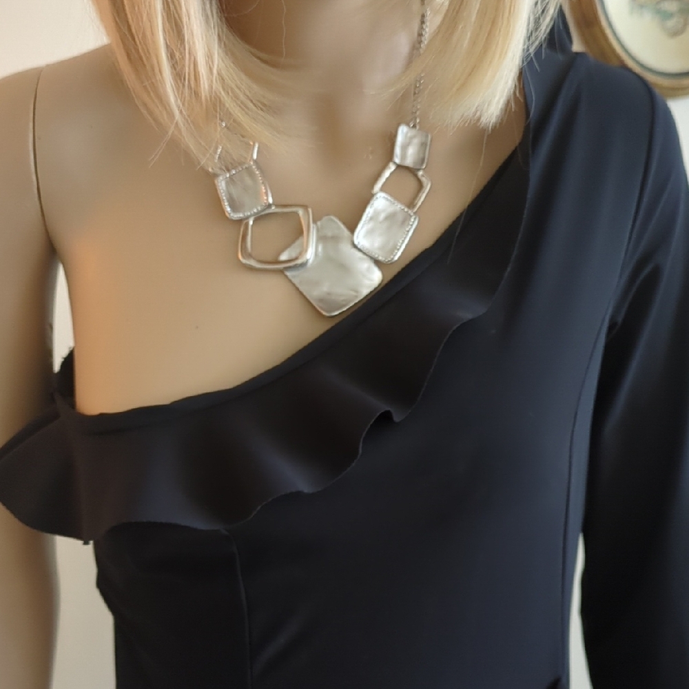 Elegant One-Shoulder Black Dress - Picture 2 of 8